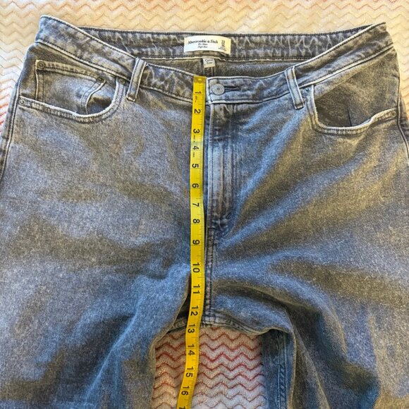 Abercrombie & Fitch Curve Love Grey The Mom Jean High Rise Jeans - Size 16 / 33 - Picture 4 of 11